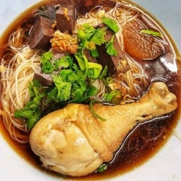 ก๋วยเตี๋ยวไก่มะระแม่ประทุม ในเมือง