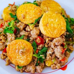 กระเพราหมูสับเต้าหู้ไข่