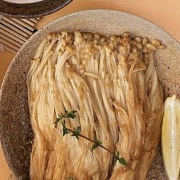 เห็ดเข็มทองผัดเนย