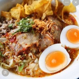ก๋วยเตี๋ยวต้มยำไข่
