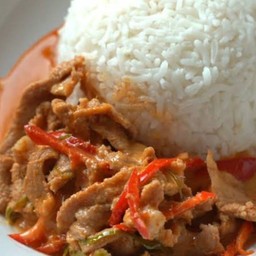 ข้าวแกงพะแนงเนื้อสไลด์ผัดแห้ง
