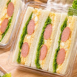 แซนด์วิชไส้กรอก + ไข่ต้ม