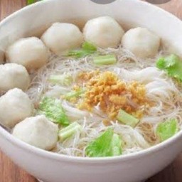 ก๋วยเตี๋ยวลูกชิ้นหมู
