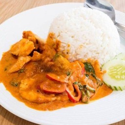 ข้าวแกงพะแนงอกไก่ผัดแห้ง