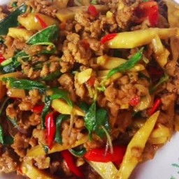 ข้าวกะเพราหมูสับหน่อไม้