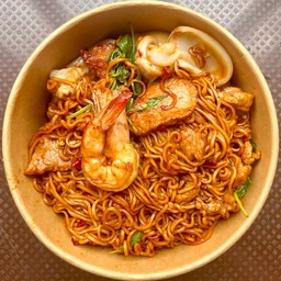 มาม่าผัดกะเพรา เนื้อสัตว์ต่างๆ