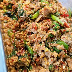 ผัดกะเพราเนื้อพริกแห้ง