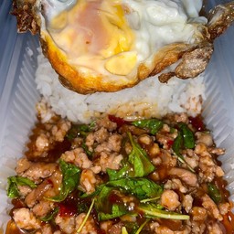ผัดกระเพราหมู-ไก่