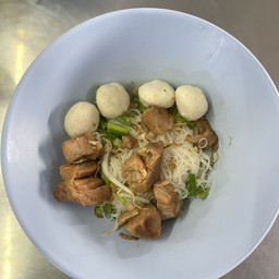 ก๋วยเตี๋ยวหมูตุ๋น