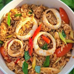 ข้าวผัดต้มยำหมึก