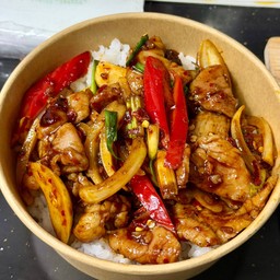 ผัดพริกเผาแบบเจ้มจ้น ราดข้าว