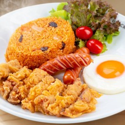 ข้าวผัดอเมริกันไก่กรอบ