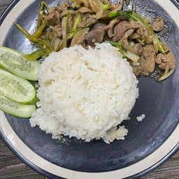 ผัดพริกหยวกราดข้าว