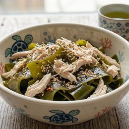 ยำสาหร่ายวากาเมะอกไก่คีโต