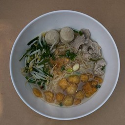 ก๋วยเตี๋ยวเส้นบะหมี่เหลือง