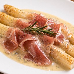 White aspara blue cheese sauce