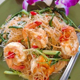 ร้านผัดไทยป้าจิ๊บ...หลังป้ายรถเมล์ตรงข้ามวัดพญาปราบ ตลาดพระประแดง..หลังป้ายรถเมล์ตรงข้ามวัดพญาปราบ