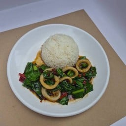 ข้าวคะน้าปลาหมึก