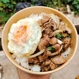 กะเพราเครื่องในไก่
