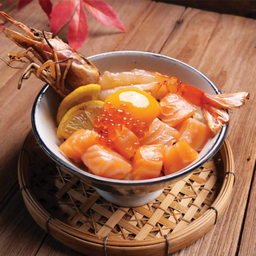 ข้าวหน้าปลาดิบนัทสึ (D)