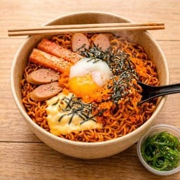 มาม่าเกาหลีไข่ทะลัก ชีสเยิ้ม + อิตาเลียนโซดาซ่า 99 Night Market
