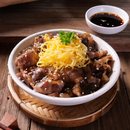 ข้าวหน้าเนื้อไข่หวานนุ่ม (D)