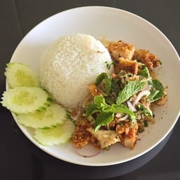 ข้าวยำไก่เเซ่บ