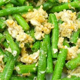 ถัวฝักยาวผัดไข่ราดข้าว