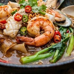 ราดหน้าเส้นใหญ่ทะเล