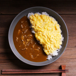ข้าวหน้าไข่ข้นแกงกะหรี่ (D)