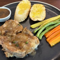 สเต๊กไก่ซอสพริกไทยดำ (Chicken Steak)