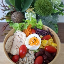 สลัดอกไก่พริกไทยดำ