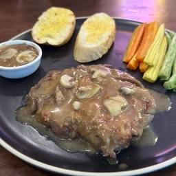 สเต็กหมูซอสเห็ด (Pork Steak Mushroom sauce)