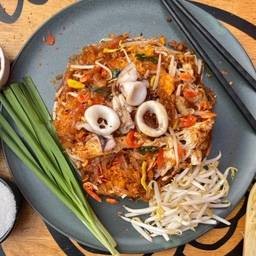 ผัดไทยปลาหมึก