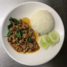 ข้าวผัดโหระพาหมูสับ