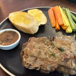 สเต็กเนื้อโคขุนพริกไทยดำ (Beef Steak)