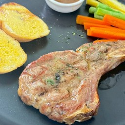 สเต็กพอร์คชอปซอสพริกไทยดำ (Pork Chop Steak)