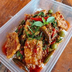 ผัดพริกแกงหมูสามชั้นสไลด์