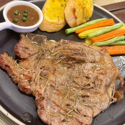 สเต็กเนื้อทีโบนซอสพริกไทยดำ (T-Bone Steak)
