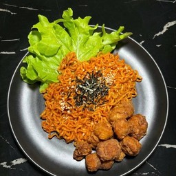 มาม่าเกาหลี + ไก่ป๊อป