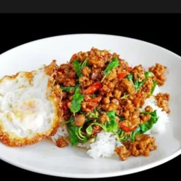 เก๋ไก๋ลาบก้อย ริมบึงหนองโครต