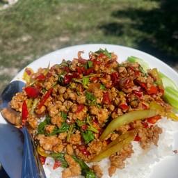 กระเพราหมูสับ