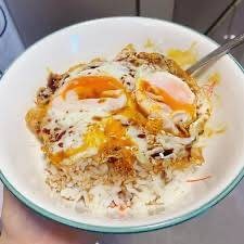 ข้าวไข่ดาวซอสแม็กกี้