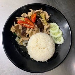 ข้าวหมูชิ้นผัดขิง