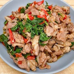 กระเพราหมูชิ้น