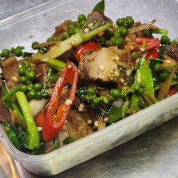 ผัดฉ่าหมูกรอบ [กับข้าว]