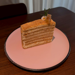 Medovik Cake (เค้กน้ำผึ้ง)