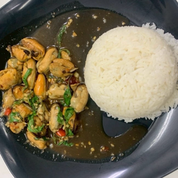 ข้าวผัดโหระพาหอย