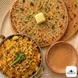 Egg Bhurji (300 มล.) + 1 Paratha + Chai