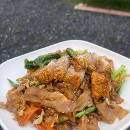 ผัดซีอิ๋วหมูกรอบ